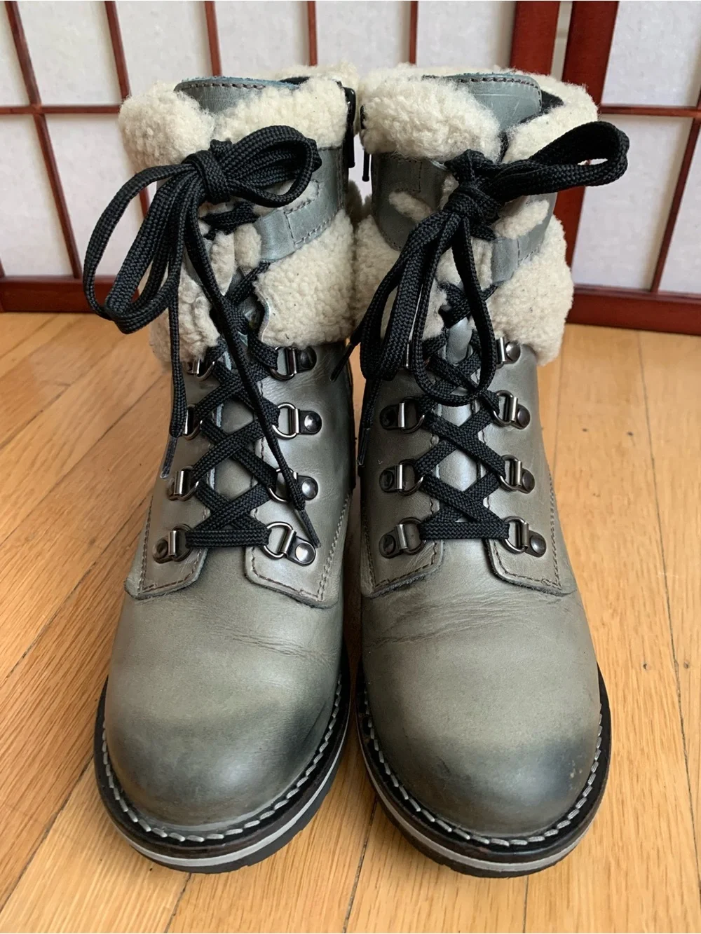 VGUC DROMEDARIS KARA Gray Leather/Faux Fur Lace-Up/Zip Up Ankle Boots SZ 38/7.5M